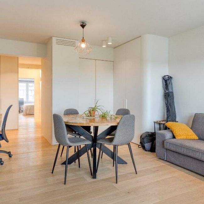 Appartement te huur in Sint-Andries voor € 850 met 1 slaapkamer - Photo 1