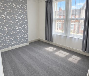 Spacious 2 Bedroom Apartment. Easy Walking Distance of Local Shops ... - Photo 3