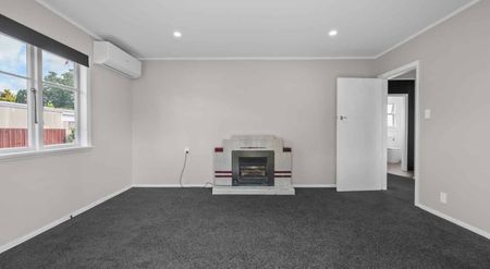 3 Bedroom Home on large site - Photo 2