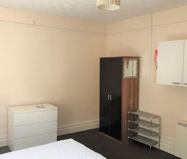 House share to rent - Photo 2