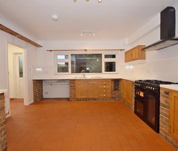 3 bedroom semi-detached house to rent - Photo 6