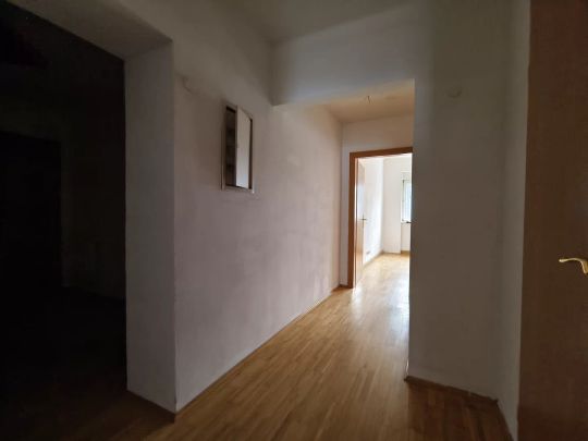 Geräumige Wohnung direkt am Europaplatz mit 1 Schlafzimmer! - Foto 1