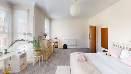 5 bedroom semi-detached house to rent - Photo 4