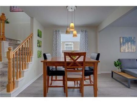 37 Rose Abbey Drive - 3 bed, 2.5 bath - $200 GIFT CARD WITH NOV 1 LEASE - Photo 5