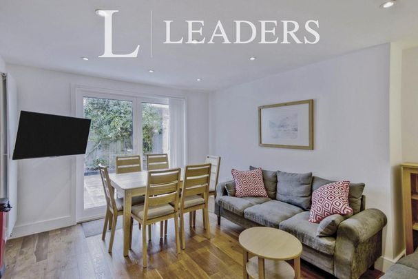 1 bedroom in a house share to rent - Photo 1