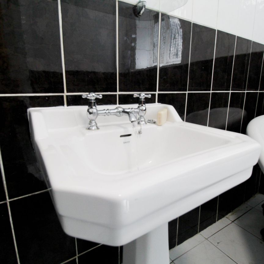 Abercynon Road, Mountain Ash, Rhondda Cynon Taf - Photo 1