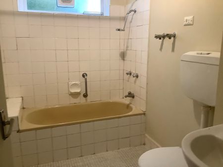 Living at Weeroona - Photo 2