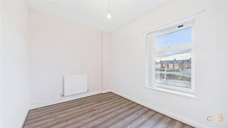 2 bedroom terraced house to rent - Photo 4