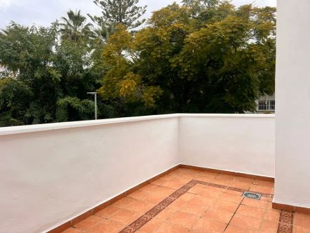 Alquiler de piso en Avenida de la Alcudia - Photo 3