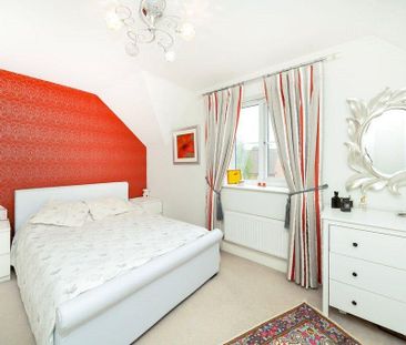 5 bedroom end of terrace house to rent - Photo 2