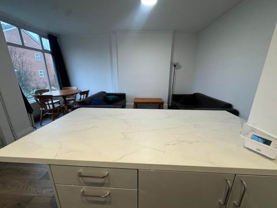 Stanmore Avenue (Room 2), Burley, - Photo 1