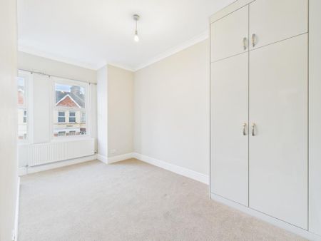 4 bedroom flat to rent - Photo 5