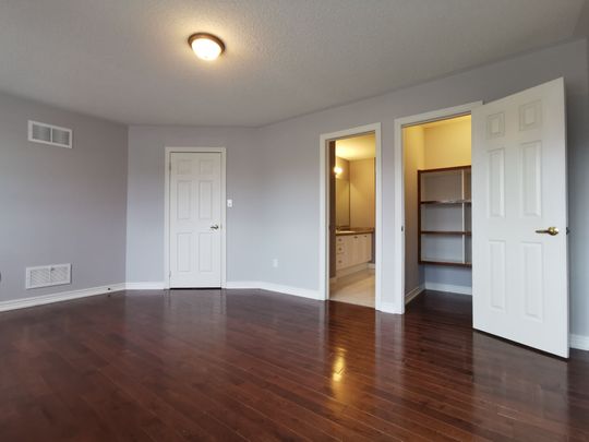 For Lease - 279 River Ridge Boulevard, Aurora, Ontario - Photo 1