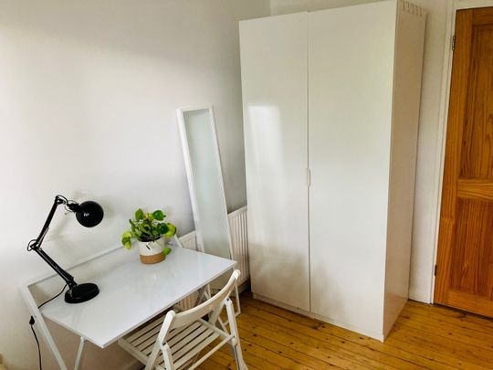 Room in a Shared House, Orwell Court, E8 - Photo 1