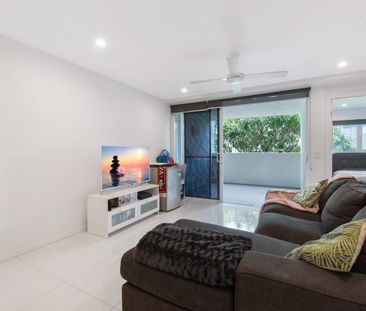 Chic Modern Apartment - Photo 2