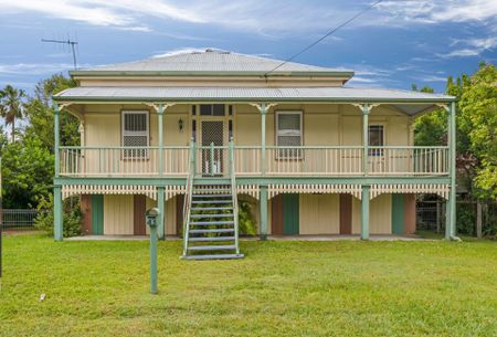 3 Bedroom Queenslander - Great Location - Photo 4