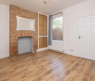 2 bed House - Mid Terrace To Let - Photo 1