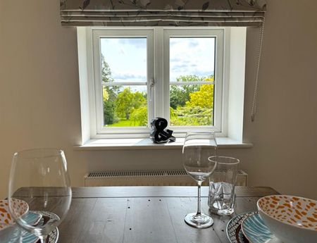 1 Bedroom Apartment To Let - Photo 5