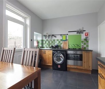 7 Birkhouse Lane, Huddersfield, HD5 - Photo 2