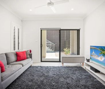 “Modern and Stylish Family Living in a Prime Rouse Hill Location” - Photo 1