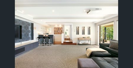 Pittwater Views with a European Flair - Photo 2