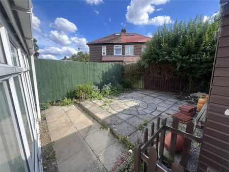 2 bedroom semi-detached house to rent - Photo 2