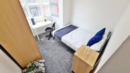 4 bedroom terraced house to rent - Photo 5