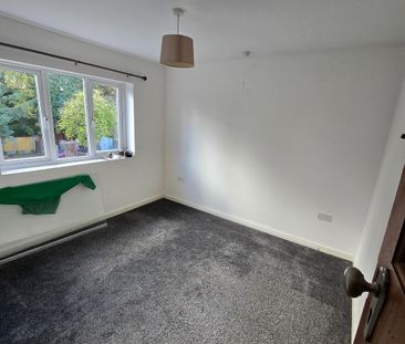 2 bedroom semi-detached house to rent - Photo 2