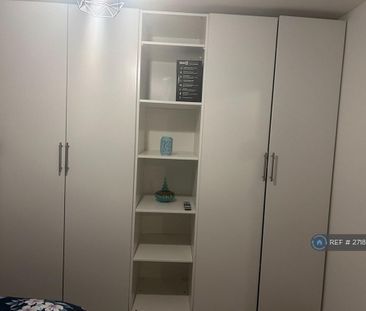 1 bedroom in a flat share to rent - Photo 5