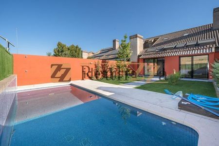 Alquiler de chalet adosado en Paseo Club Deportivo, 2 - Photo 2