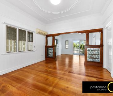 Charming Queenslander With Exceptional Space & Lifestyle Convenience - Photo 1
