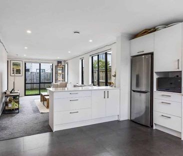 The One to look at! - Photo 3