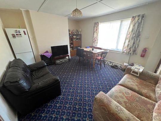 4 bedroom private hall to rent - Photo 1