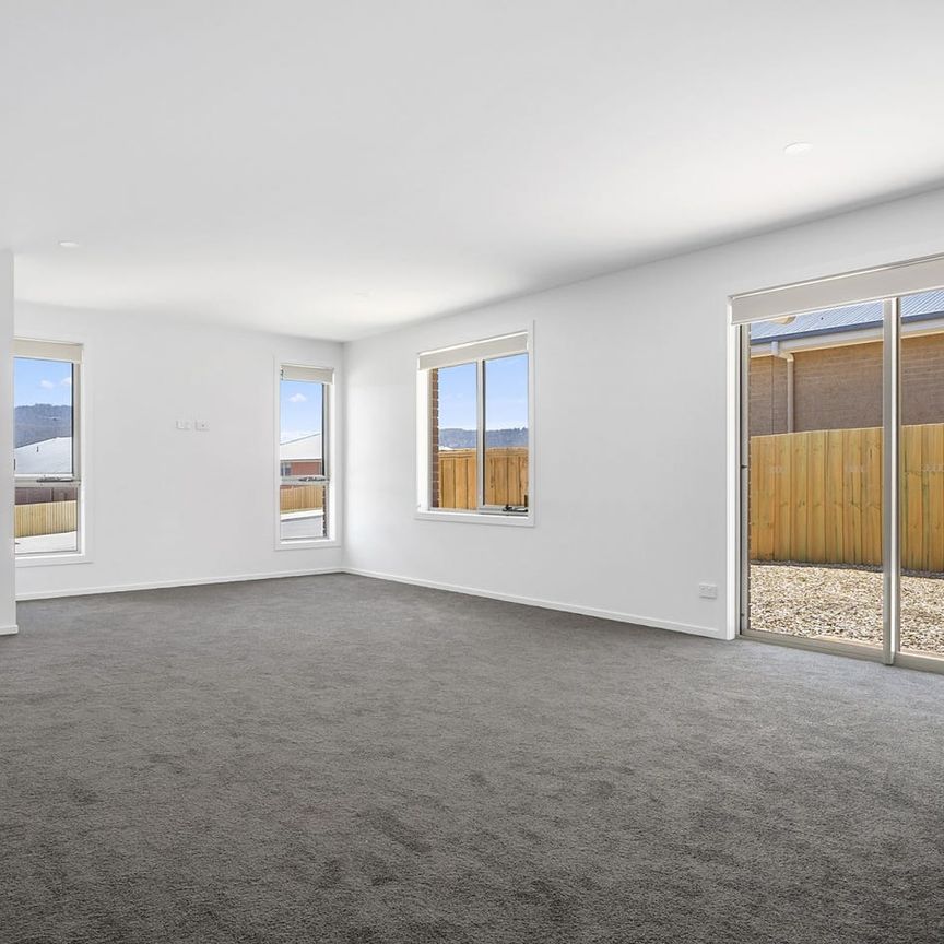 Stunning Family Home in Risdon Vale - Photo 1