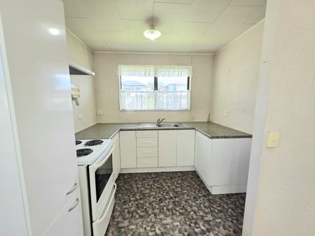 Comfortable Three-Bedroom Family Home - Photo 5