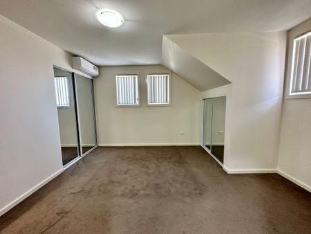 Modern Two Bedroom Townhouse - Photo 2