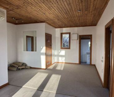 CHARMING THREE BEDROOM HOME - Photo 6
