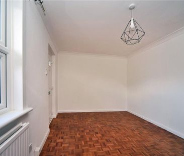 2 bedroom townhouse to rent - Photo 4