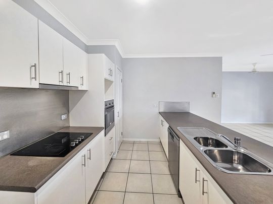 Modern Family Home in Quiet Gordonvale Location - Photo 1