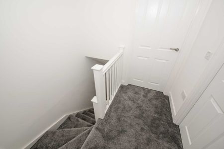 Price £1,350 pcm - Available 12/06/2025 - Part Furnished - Photo 2