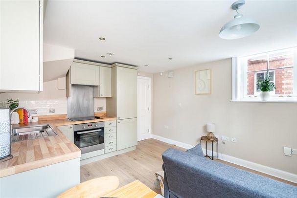 2 bedroom townhouse to rent - Photo 1