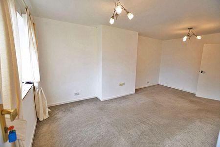 2 bedroom maisonette to rent - Photo 3
