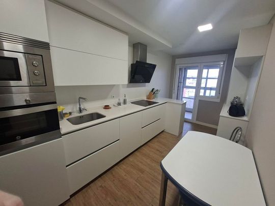 Alquiler de piso en Calle Angela Figuera Aymerich - Photo 1