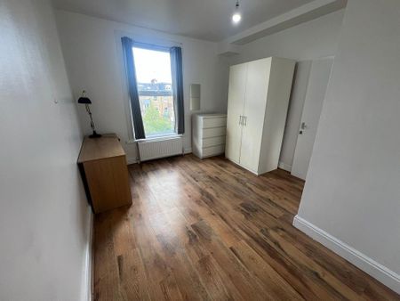 4 bedroom flat to rent - Photo 5