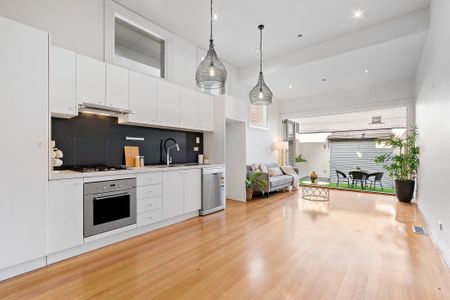 Charming 2-Bedroom House in Prime Port Melbourne Location - Photo 2