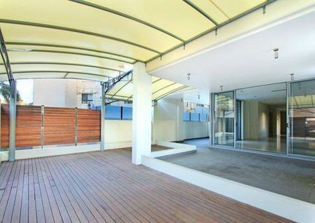 3 BEDROOM UNIT - CBD LIVING -WALK TO THE BEACH - Photo 2