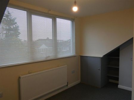 3 bedroom semi-detached bungalow to rent - Photo 2