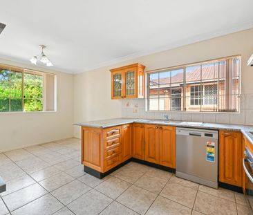 Well-Presented Villa with Private Yard - Photo 6