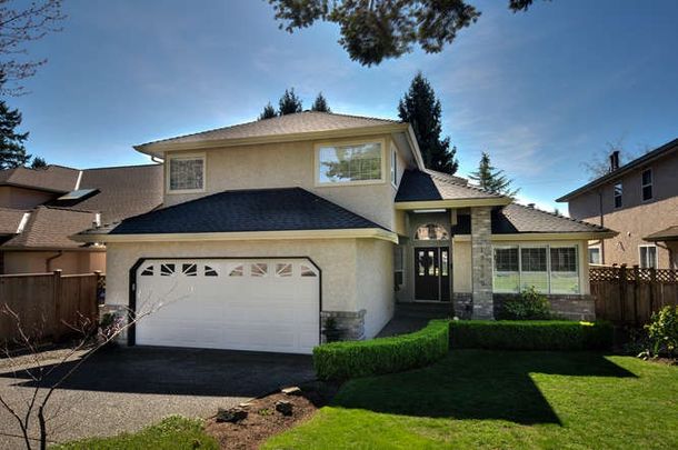 Bright, Spacious 4 Bedrooms/3 Bathrooms Home in White Rock - Photo 1