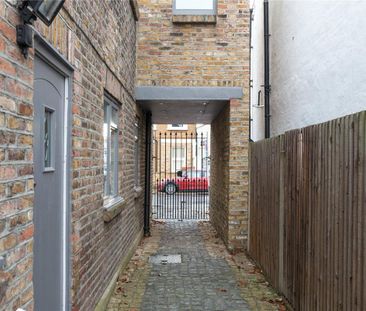 3 bedroom house in Chiswick - Photo 1